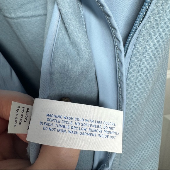 NWT Southern Tide Boy’s Youth Hucksley Vest Size XL Blue Outdoors Pockets Spring - Picture 12 of 12